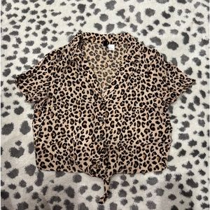 Women’s H&M button-up with front tie detail - size medium